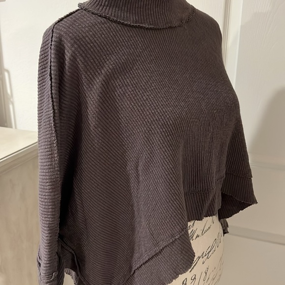 🛍️We the Free Women's turtle neck cropped sweater - Picture 8 of 9